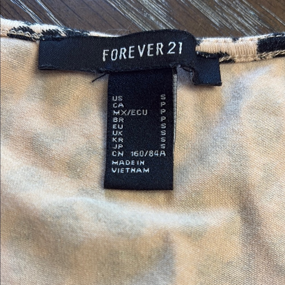 Forever 21 tan cheetah animal print wrap crop top Size S - Picture 14 of 17